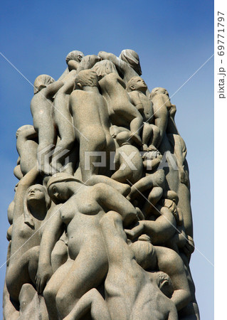 The Vigeland Park in Oslo, is the world's largest sculpture park The Vigeland Park in Oslo, is the world's largest sculpture park 69771797