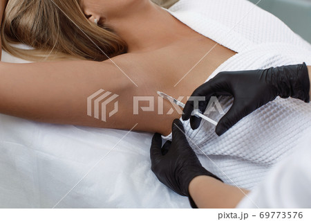 The doctor makes intramuscular injections of botulinum toxin The doctor makes intramuscular injections of botulinum toxin 69773576