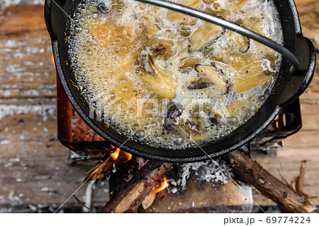秋の味覚 キノコ汁 秋の味覚 キノコ汁 69774224