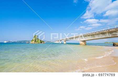 沖縄県　古宇利島とつながる古宇利大橋 69774769