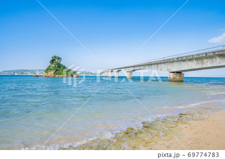 沖縄県　古宇利島とつながる古宇利大橋 69774783