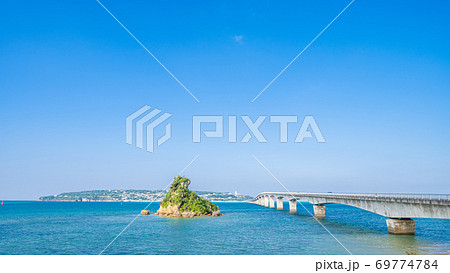 沖縄県 古宇利島とつながる古宇利大橋 沖縄県 古宇利島とつながる古宇利大橋 69774784