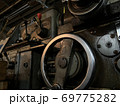 町工場の古い機械 69775282