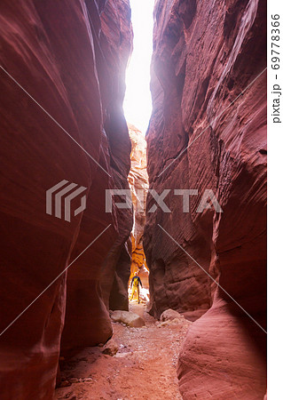 Slot canyon 69778366