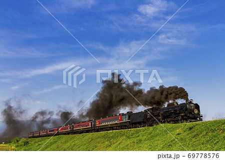 磐越西線を走るSL C61ばんえつ物語　福島県喜多方市 69778576