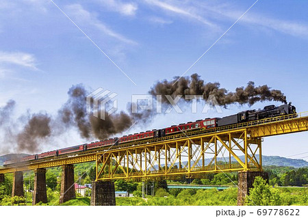 一ノ戸川橋梁を渡るSL C61ばんえつ物語　福島県喜多方市 69778622