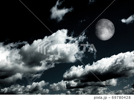 The moon in the night skyのイラスト素材 [69780428] - PIXTA