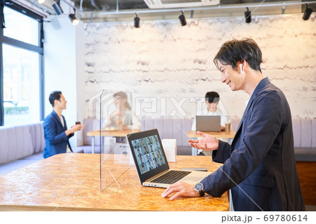 レンタルオフィス　フリーアドレス　スタンディングワーク　オンライン会議　ビデオ会議　リモートワーク　 69780614