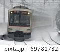 大雪の中を走行する 東急5000系 69781732