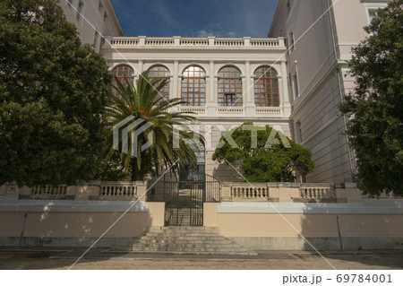 Entrance to the rectorate of University of Zadar 69784001
