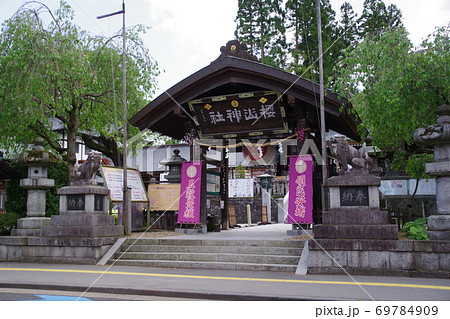 盛岡風景　櫻山神社の神門 69784909