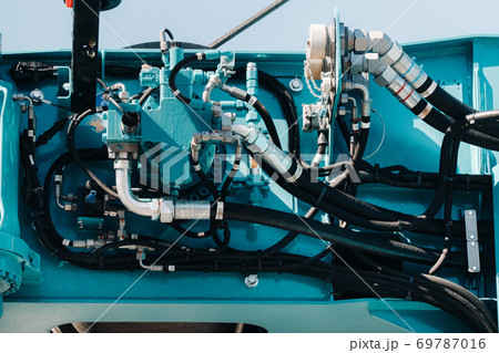 Hydrostatic crane engine.The control system of the Hydrostatic crane engine.The control system of the 69787016