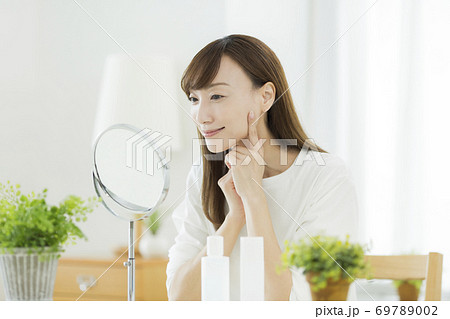 ミドル女性のスキンケア ミドル女性のスキンケア 69789002