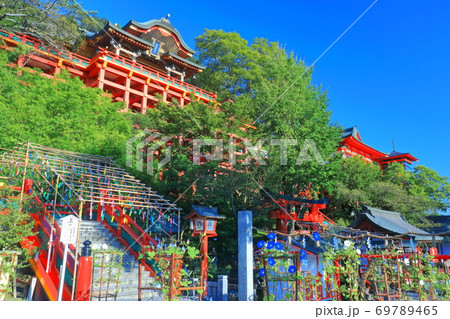 【佐賀県】晴天下の祐徳稲荷神社 【佐賀県】晴天下の祐徳稲荷神社 69789465