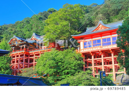 【佐賀県】晴天下の祐徳稲荷神社 69789485
