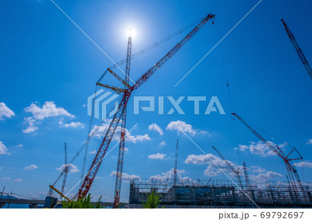 大規模な建設現場 69792697