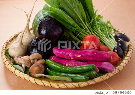 ざる盛りの野菜 ざる盛りの野菜 69794630