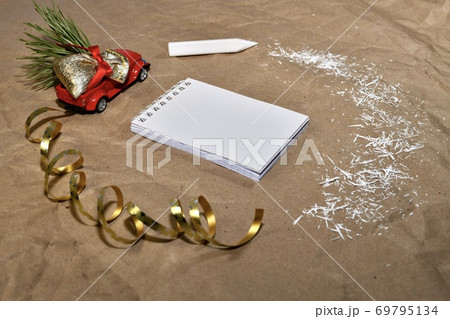 A small notepad in the center of the trail from the red car on the ring road.  69795134