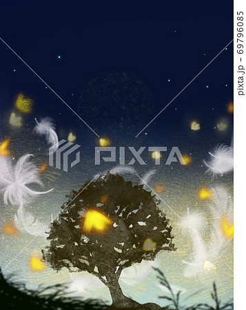 夜空に輝く星と月と木のシルエットと黄色のオレンジの蝶々と羽が舞う風景画 69796085