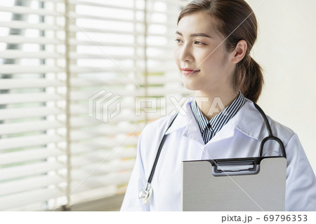 Female medical 69796353