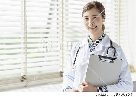 Female medical 69796354