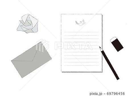 レターセットと筆記用具と紙屑 69796456