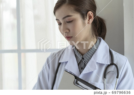 Medical female Medical female 69796636