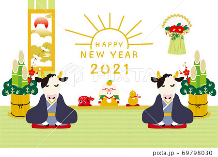 2021年丑年年賀状　和室で新年の挨拶をする牛 69798030
