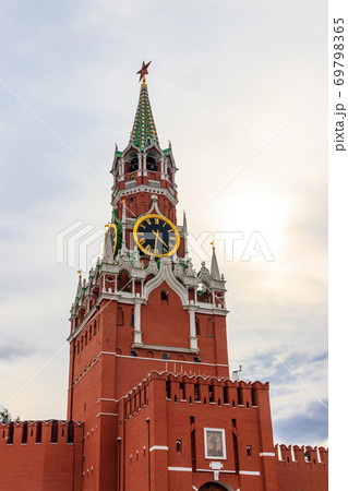 Spasskaya tower of Kremlin on Red Square in Moscow, Russia Spasskaya tower of Kremlin on Red Square in Moscow, Russia 69798365