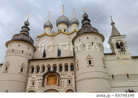 Gate Church of the Resurrection of Christ in Rostov kremlin, Russia. Golden ring of Russia 69798396