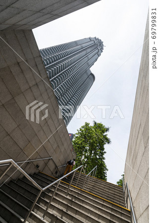Petronas towers in Kuala Lumpur 69799831