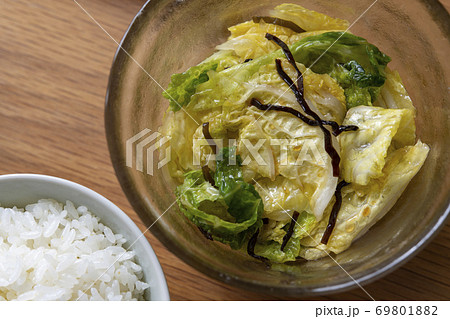 白菜と塩昆布のオリーブオイル漬け 白菜と塩昆布のオリーブオイル漬け 69801882
