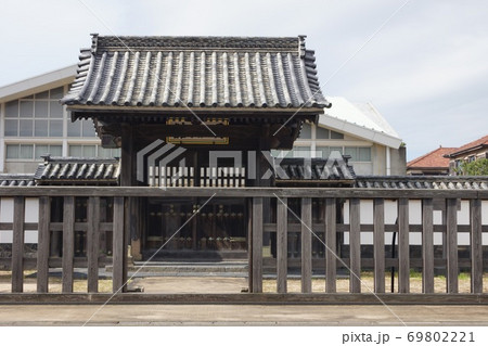 山口県 萩市 萩・明倫学舎の南門 山口県 萩市 萩・明倫学舎の南門 69802221