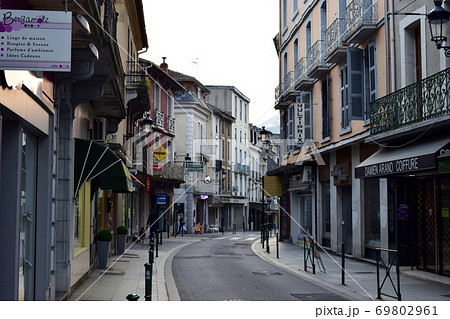 ヨーロッパの閑散とした街並みの写真素材