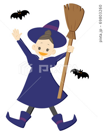 魔女の仮装をした女性 魔女の仮装をした女性 69803260