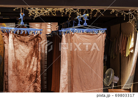 吹屋ふるさと村　吹屋の町並み　ベンガラ染工房　岡山県高梁市 69803317