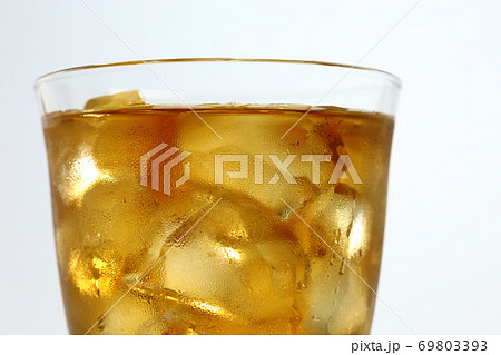 アイスティー　白背景 69803393