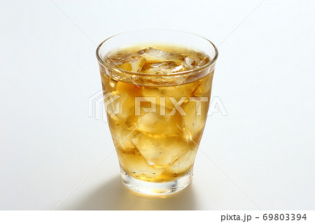 アイスティー　白背景 69803394