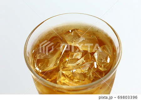 アイスティー　白背景 69803396