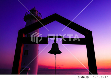 灯台の夕景 69803917