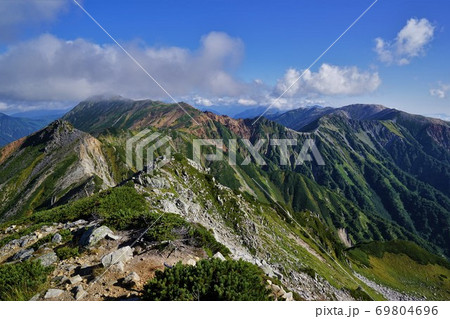 鷲羽岳山頂からの水晶岳と裏銀座への稜線 69804696