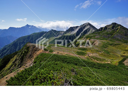 水晶小屋付近からの鷲羽岳・ワリモ岳・槍ヶ岳 69805443