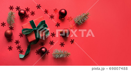 Christmas banner with sparkling wine, gift. 69807488