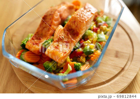 salmon fish in baking dish on kitchen table salmon fish in baking dish on kitchen table 69812844