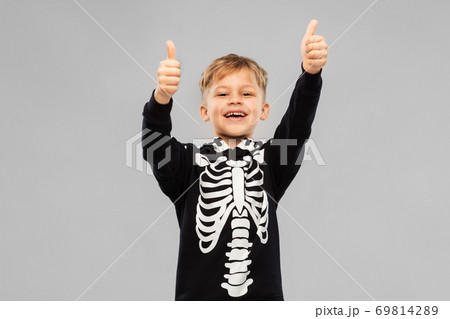 boy in black halloween costume showing thumbs up boy in black halloween costume showing thumbs up 69814289