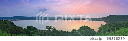 【出雲山展望台より東郷湖 (夕日)】 (高解像度版) 鳥取県東伯郡湯梨浜町大字宮内 69816239