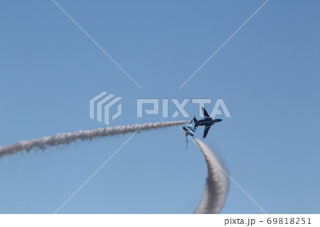 ブルーインパルスのタッククロス 交差するブルーインパルス ブルーインパルスのタッククロス 交差するブルーインパルス 69818251