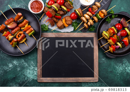 Grilled kebabs with meat, mushrooms and vegetables 69818313