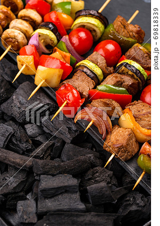 Grilled kebabs with meat, mushrooms and vegetables 69818339