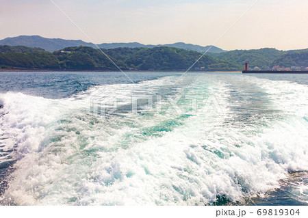 友ヶ島の海で船・ボートの水しぶき 69819304
